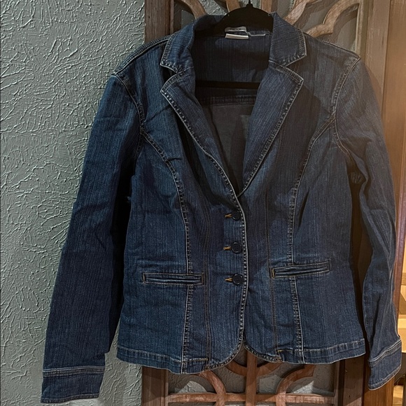 St.Johns Bay Jackets & Blazers - Vintage St.John’s Bay Form Fitting Jean Jacket
